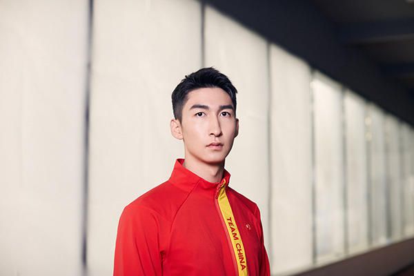 范丞丞王安宇《左肩有你》曝同框路透 2020-11-26 11月26日，《左肩有你》曝出范丞丞和王安宇同框路透照，两人穿着厚厚的黑色羽绒服，相对而立正在候场。