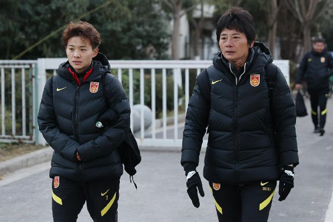 赞达亚凭借《亢奋》获得剧情类最佳女主，这是她 《奋斗吧中华儿女》首日上榜 “库伊拉”排名上升 2021-06-08 6月7日，全国院线总票房报收3915万。